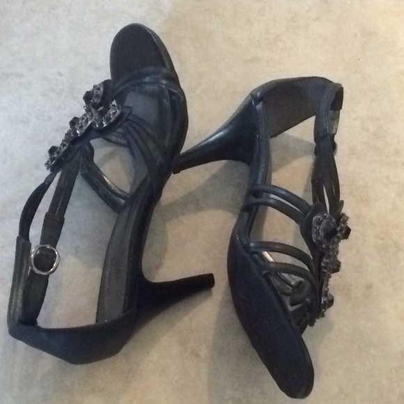 Reba Jeweled Black Heels Sz 8 - Picture 3 of 6